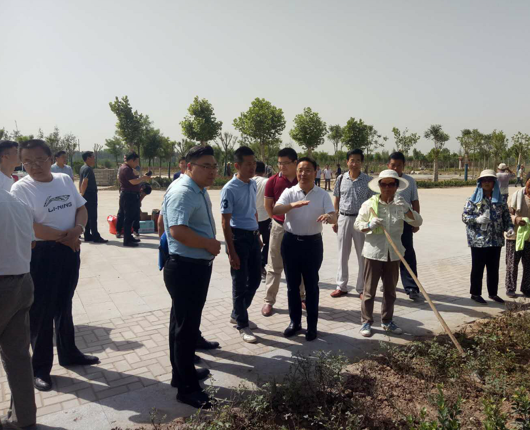 武強(qiáng)縣委書記來我集團(tuán)武強(qiáng)音樂公園項(xiàng)目進(jìn)行調(diào)研